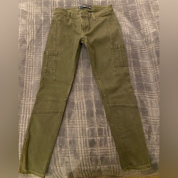 Hollister Crop Cargo Pants - Picture 1 of 5